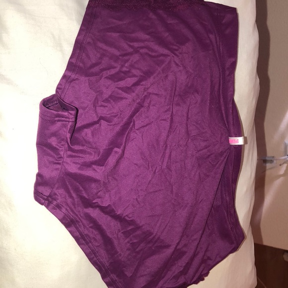 Maroon pantries - Picture 3 of 3